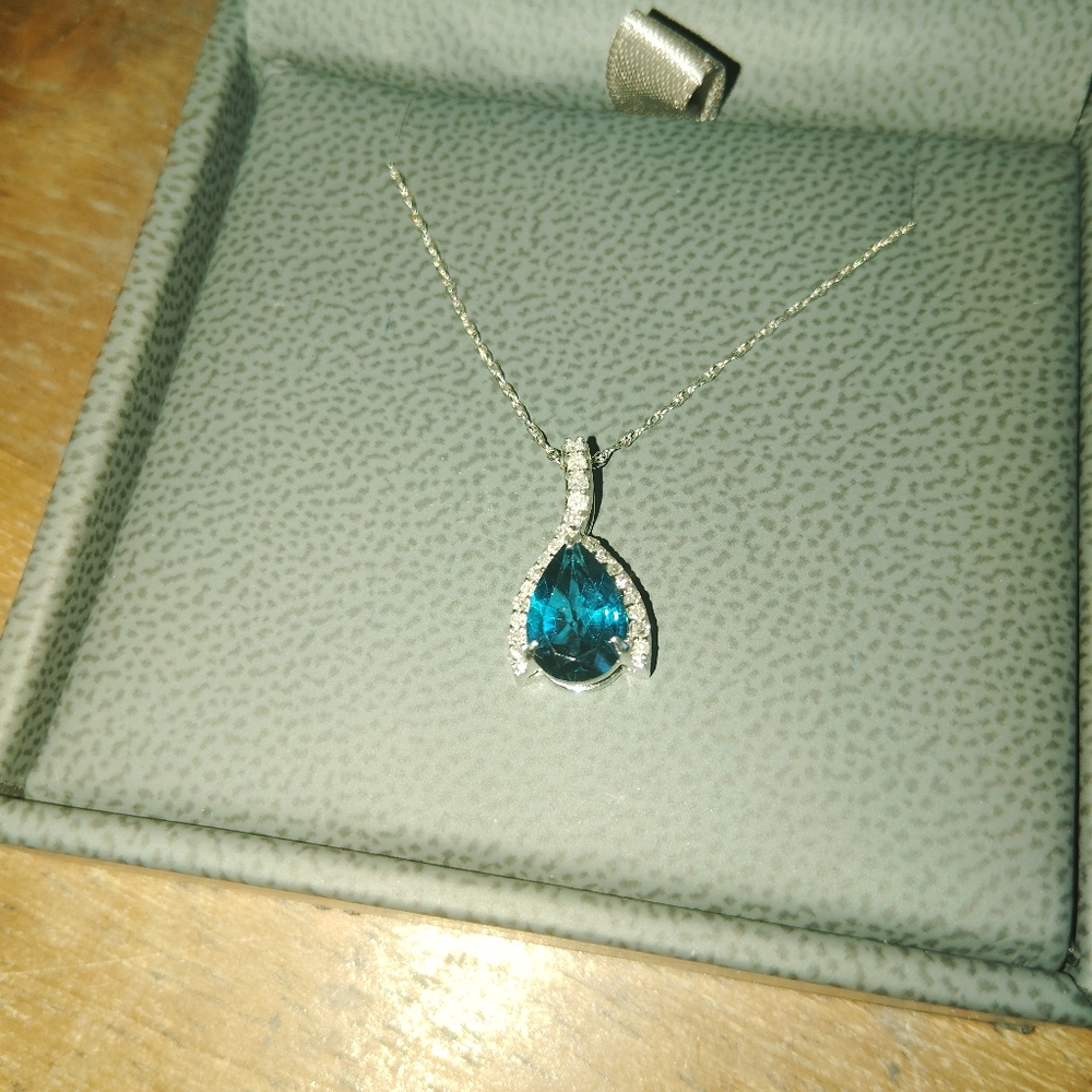 10K White Gold Blue Topaz Teardrop Necklace 🆕